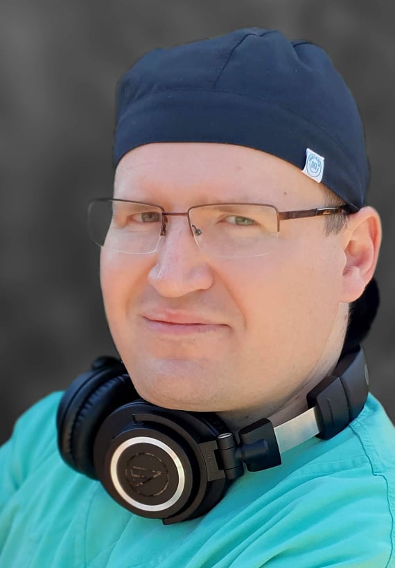 Dr. László Károlyi